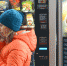 В Москве после сноса киосков снизились продажи шоколадных батончиков - Говорит Москва