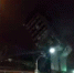 Опубликовано видео, как в Москве бизнес-центр едва не убил прохожих, рухнув на проезжую часть - MosDay.Ru