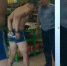 Приседавшего в "Пятерочке" полуголого мужчину в наручниках оштрафуют - Вести.Ru