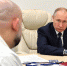 Путин перестал здороваться за руку и перешел на "удаленку" после встречи с заболевшим врачом Проценко - Moscow-Live.ru