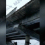 На Ленинградском направлении на пути с моста упала машина - M24.Ru
