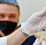 Немецкая семья прилетела в Россию ради вакцинации "Спутником V" - M24.Ru
