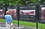 Фотовыставка, посвященная 80-летию народного артиста РСФСР, художественного руководителя московского театра Et Cetera, председателя Союза театральных деятелей РФ Александра Калягина открылась на Чистопрудном бульваре. Фото: Анна Быкова