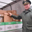 Полковник Алексей Буянов, военный комиссар Объединенного военкомата (ОВК) Замоскворецкого района, проверяет груз. Фото: Анна Малакмадзе, «Вечерняя Москва» - Красносельский район