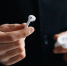 Компания Apple решила проблему, позволявшую хакерам прослушивать наушники - M24.Ru