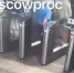 Вандал разбил створку турникета в метро на юге Москвы - Вечерняя Москва