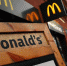 McDonald's планирует внести изменения в рецепты бургеров – СМИ - M24.Ru