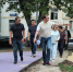 Префект Центрального округа Владимир Говердовский (справа), заместитель префекта ЦАО Олег Соболев, глава управы района Якиманка Елена Макарова осматривают ход работ по благоустройству детской площадки. Фото: пресс-служба префектуры ЦАО - Москва.Центр