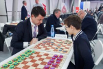 Дети и взрослые смогут равноценно собирать пазлы, соревноваться в бросании колец. Фото: Ксения Догонашева, «Вечерняя Москва»