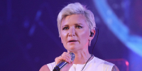 Певица Арбенина рухнула с балкона во время выступления в Санкт-Петербурге - Вечерняя Москва