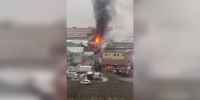 Производственное здание на 1 000 квадратных метрах горит в Климовске - M24.Ru