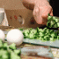 Стало известно, на сколько подорожал набор продуктов на салат оливье - Вечерняя Москва