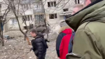 Разрушенную при обстреле ВСУ многоэтажку во Льгове сняли на видео