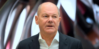 Депутат Бундестага заявил, что Шольц может посетить Москву до 23 февраля - M24.Ru
