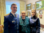 Сотрудники столичного СК навестили и поздравили с Новым годом ветерана Великой Отечественной войны Нину Дмитриевну Бортник