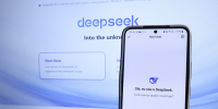 Китайский чат-бот DeepSeek обошел ChatGPT и обрушил фондовый рынок США - M24.Ru