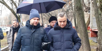 Глава управы района Южное Тушино Дмитрий Захаров провел очередной обход территории совместно с местными жителями. Маршрут пролегал вдоль Химкинского бульвара и улицы Сходненской. - Район Южное Тушино
