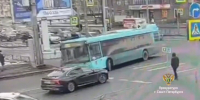 Женщина-пешеход погибла в результате ДТП с автобусом в Петербурге - M24.Ru
