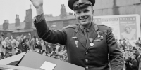 Цветы —первому космонавту - КПРФ