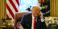 NBC News: окружение Трампа советует ему не спешить звонить Путину - M24.Ru