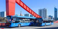 Автобусы и электробусы Москвы украсили в честь 80-летия Великой Победы - MSKNovosti.Ru