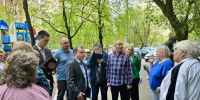 23 апреля, глава управы района Братеево Александр Воробьев провёл обход территории вместе с жителями - Район Братеево