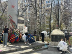 Московские единороссы провели патриотические субботники у мемориалов защитникам страны