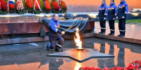Собянин: На Могиле Неизвестного Солдата прошла профилактика Вечного огня - Вечерняя Москва