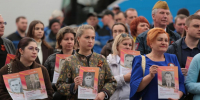 Работники завода в Сокольниках пришли с портретами своих дедов-фронтовиков - Восточный округ
