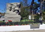 Коллектив Крымского акцизного таможенного поста посетил памятные мемориальные места в г. Симферополе, возложил цветы и почтил память героев, освобождавших полуостров Крым