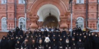 В день 35-летия возрождения Казанской Амвросиевской пустыни митрополит Каширский Феогност возглавил праздничное богослужение в обители - Московский Патриархат РПЦ