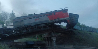 Обрушение моста произошло во время движения локомотива в Курской области - M24.Ru