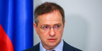 Мединский рассказал, что украинские родители просят помощи у консульств РФ - M24.Ru