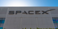 Newsweek: отмена контрактов SpaceX может поставить США в зависимость от РФ - M24.Ru