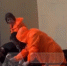 Появилось видео спасения мужчины, затянутого в коллектор на юге Москвы - Вечерняя Москва