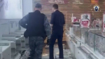 СК начал проверку после падения витрины на посетителей в магазине Петербурга