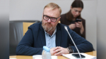 Милонов предложил поместить коуча, призывавшего трогать девушек, на лечение