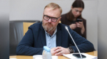 Милонов предложил поместить коуча, призывавшего трогать девушек, на лечение