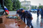 Росгвардейцы Москвы почтили память героев-десантников в День ВДВ (видео)
