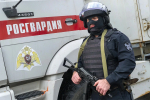 Перелез через забор и крушил машины: пьяного хулигана задержали на автостоянке в Москве