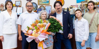 Собянин поздравил учителя биологии школы № 1522 Элеонору Андрееву с 90-летием - M24.Ru