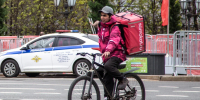 В Петербурге запретили мигрантам работать курьерами в 2025 году - ИА Общественная служба новостей