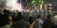 Более 60 граждан и 16 полицейских пострадали при ночных беспорядках в Сербии - M24.Ru