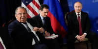 Путин подшутил над Лавровым из-за его свитера с надписью "СССР" - M24.Ru