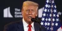 Трамп заявил, что критика его действий в контексте Украины усложняет урегулирование - M24.Ru