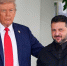 Sun: Зеленский признался Трампу, что приехал в лучшем из своих костюмов - M24.Ru