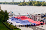 «Молодая Гвардия Единой России» и «Волонтёрская Рота» организовали в Москве масштабный флешмоб ко Дню Государственного флага РФ