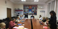 Мастер-класс по созданию праздничных открыток организовали сотрудники управы Пресненского района. Фото: страница управы Пресненского района в социальных сетях. - Пресненский район