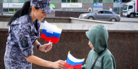 В Москве сотрудники Росгвардии организовали акцию, посвящённую Дню Государственного флага (видео) - Росгвардия