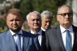 Председатель Государственной Думы Вячеслав Володин и депутаты ГД возложили цветы к Памятнику советским летчикам-освободителям в Чанчуне (КНР)